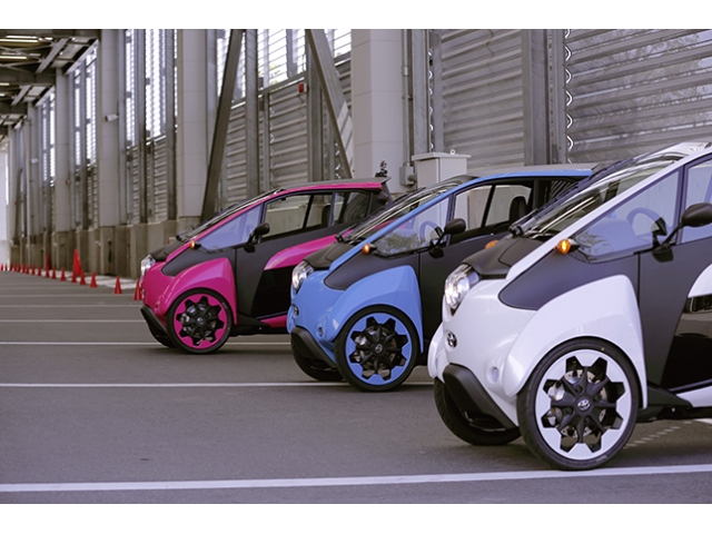 【トヨタ】パーソナルモビリティ「i-ROAD」のモニター募集を開始