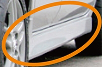日産 マーチ 12SR（車体側面下部）