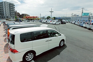 中古車販売店もいろいろ お店選びをどうするかもしっかり決めておこう