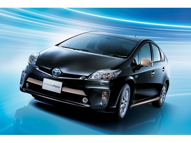 トヨタ、｢プリウスPHV｣の一部仕様を変更