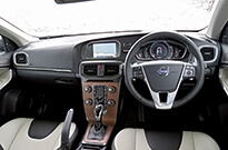 ボルボ V40 クロスカントリー（コックピット）