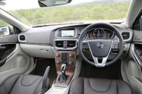 ボルボ V40 D4（コックピット）