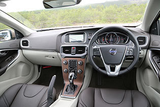 ボルボ V40 D4 コックピット
