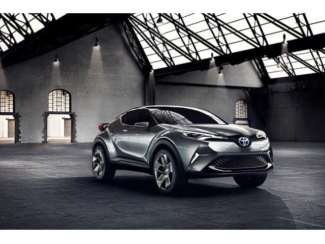 【トヨタ】コンパクトクロスオーバー「C-HR Concept」を発表【価格・スペック】