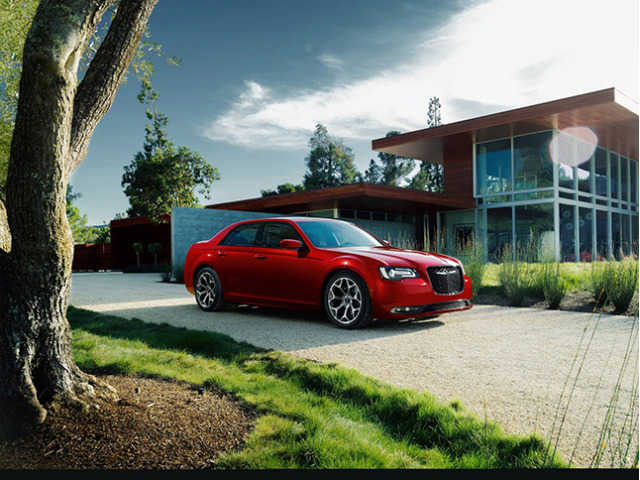 【クライスラー】「300」がマイナーチェンジ2015【価格・内装】