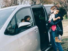 車で子供が快適に寝るためのグッズを紹介 長距離ドライブのコツについて 中古車なら グーネット