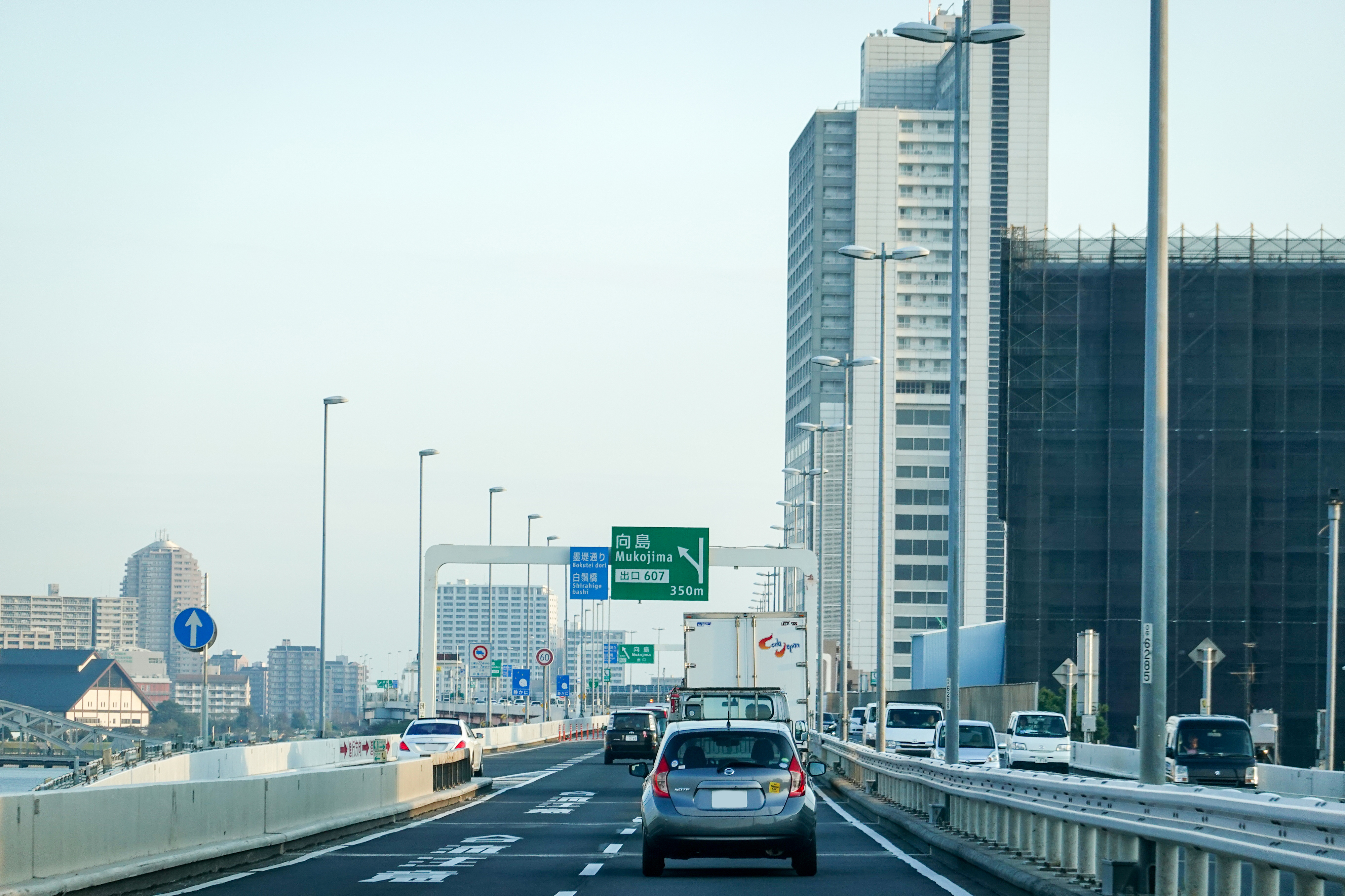 高速道路で特別転回 回転 する方法とは 中古車なら グーネット