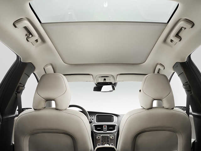 ボルボ、｢D4｣のスポーティモデル｢R-DESIGN｣を日本で発売