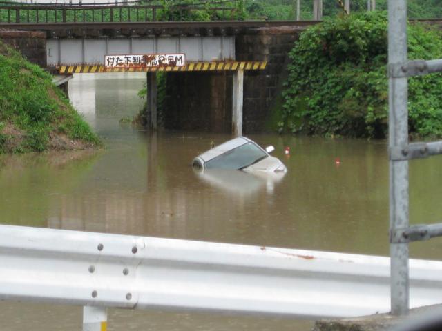 車に交通安全のお守りを置く場所はどこがいい 中古車なら グーネット