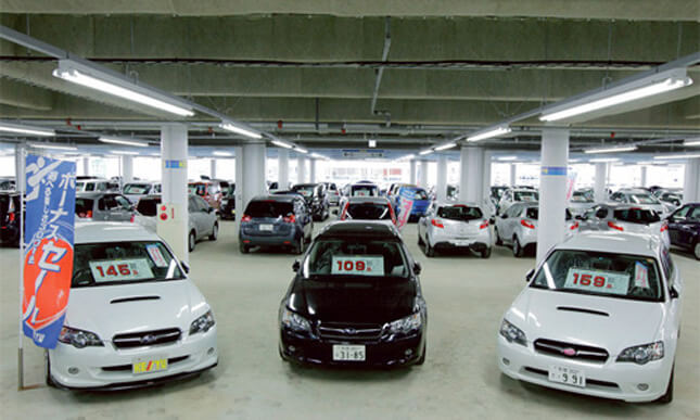 同じクルマでも状態によって価格が異なる中古車では、それぞれの価格の根拠となる要素を見極め、そこに価値を見出すことが重要だ。