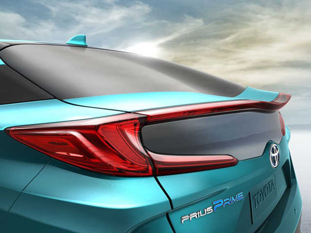 トヨタ、新型｢プリウスPHV｣をニューヨークで発表