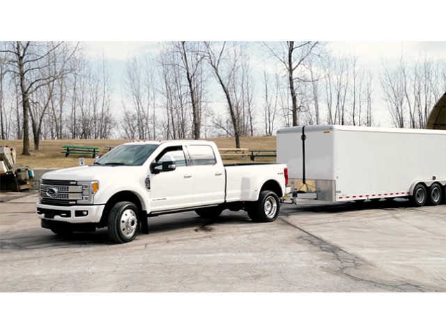 さすがアメリカ！ トレーラーの駐車サポートにも対応！