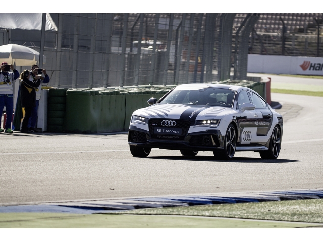 【アウディ】RS7の無人走行（自動運転）に成功