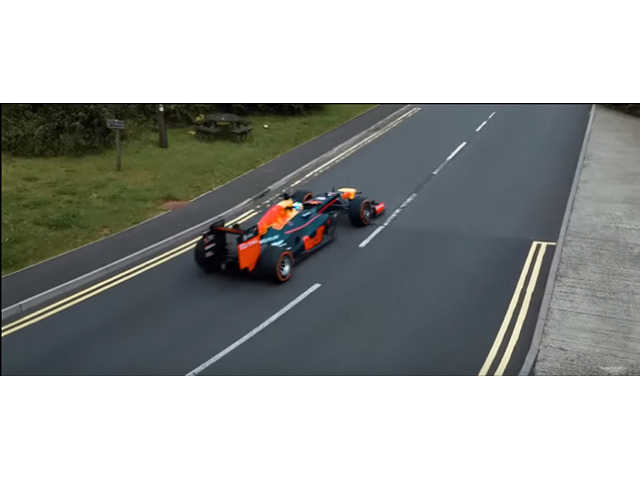 アストンマーティンとレッドブルがコラボした、超弩級のロードカーがお披露目！