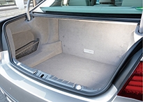 BMW アクティブハイブリッド 7L ラゲッジスペース