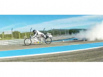 最強自転車が、なんとフェラーリをぶっちぎる!?