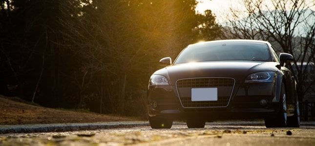 狭い道で対向車とすれ違う時の運転のコツ
