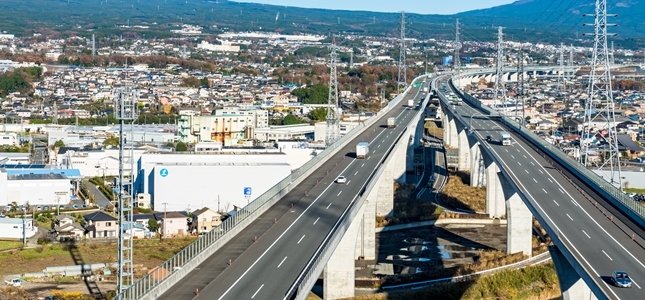 横風による車への影響と対策