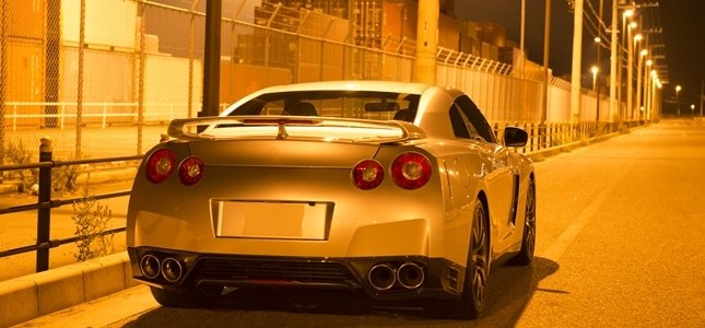 車を夜に運転する際のポイントと注意点