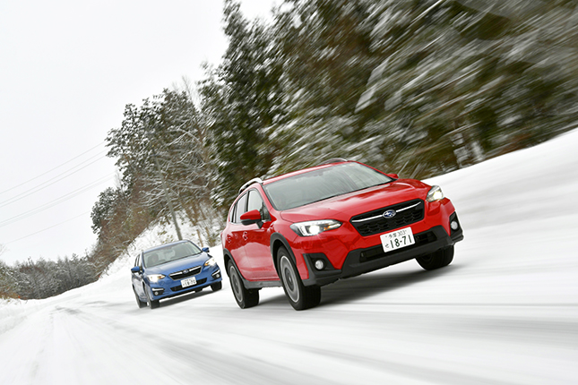 スバル XV(赤)とスバル インプレッサ SPORT(青)