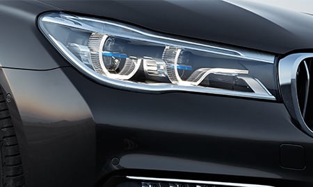 【BMW】圧倒的な照射距離を実現する画期的なライティングシステム「レーザー・ライト」