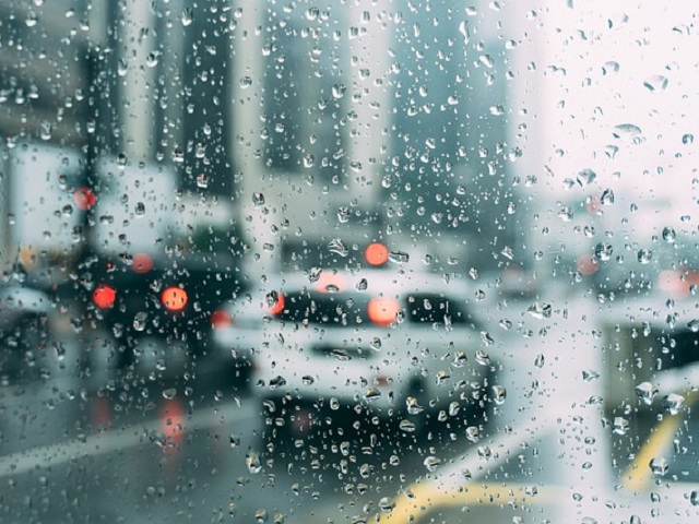 車のフロントガラスの内側