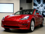 テスラのニューモデル「モデル3」を国内発表。小型サイズでより身近な存在に