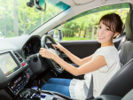 運転姿勢（ドライビングポジション）の基本とは