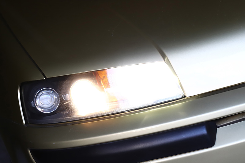 ヘッドライトの画像