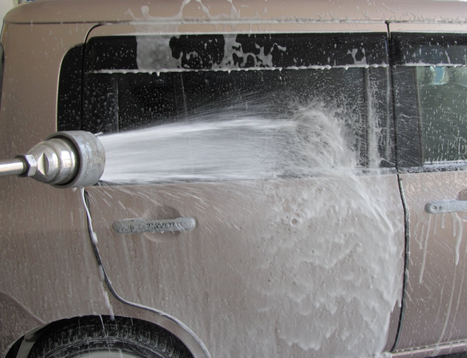 ミニバンを洗車する手順 方法と あると便利な立脚 道具 グッズを紹介 中古車なら グーネット