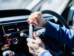 運転が上達するハンドル操作のコツとは？