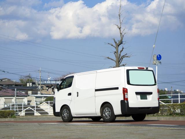 10人乗りのクルマは普通免許でも運転できる？ | 中古車なら【グーネット】