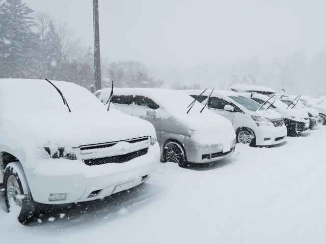 車の雪対策に用意しておきたいグッズとは 中古車なら グーネット