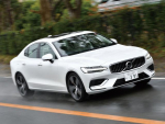 VOLVO S60 T6 Twin Engine AWD Inscription ボルボS