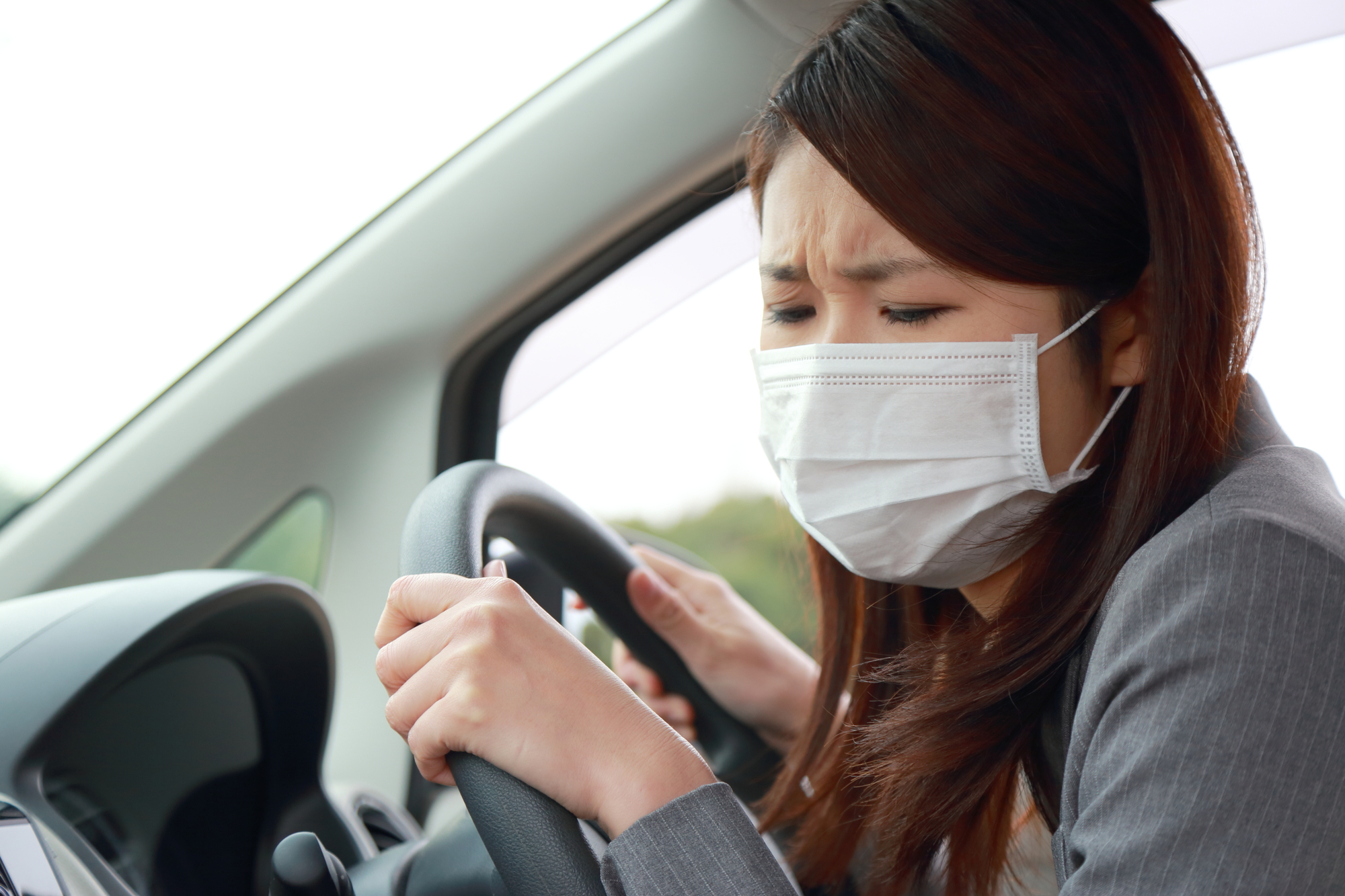 車の運転には花粉症対策は必須？おすすめ解決法をご紹介！