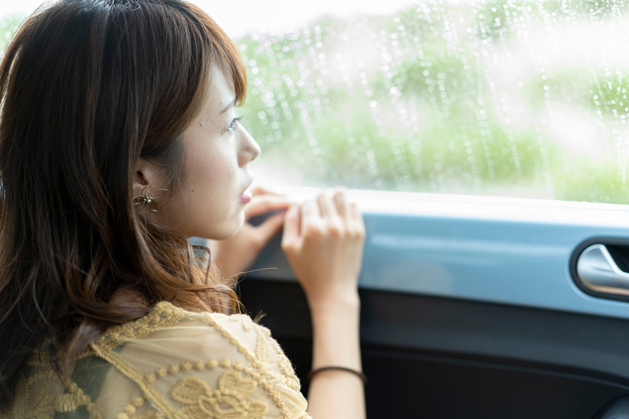 車で雨に濡れずに乗り降りするには 便利アイテムで簡単解決 中古車なら グーネット