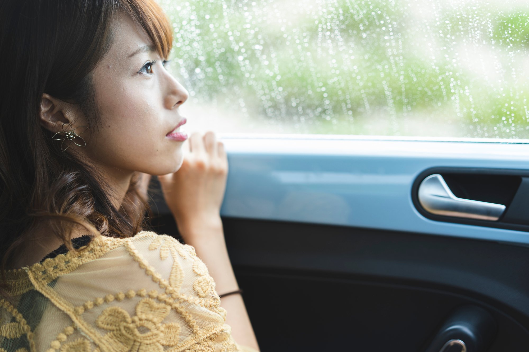 車中泊での雨対策を徹底解説！換気・雨音・雨の日の過ごし方