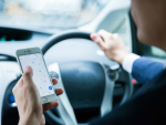 携帯（スマホ）ナビを見ながらのながら運転に要注意！違反せず安全にナビを使う方法