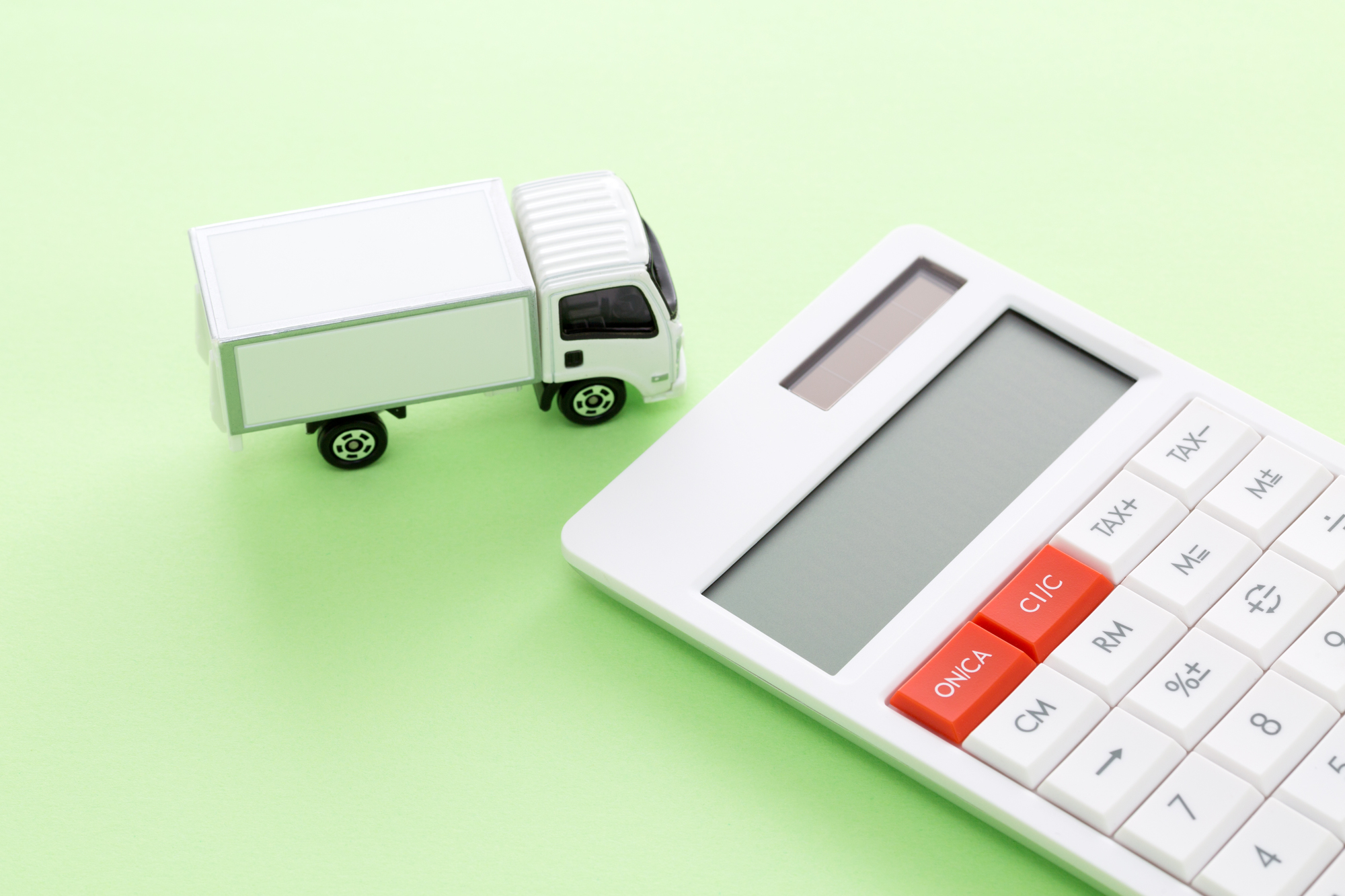 トラックの自動車税はどう決まる？節税の方法についてもご紹介！