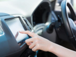 ながら運転の厳罰化！カーナビ操作は違法？スマホのナビアプリはどうなる？