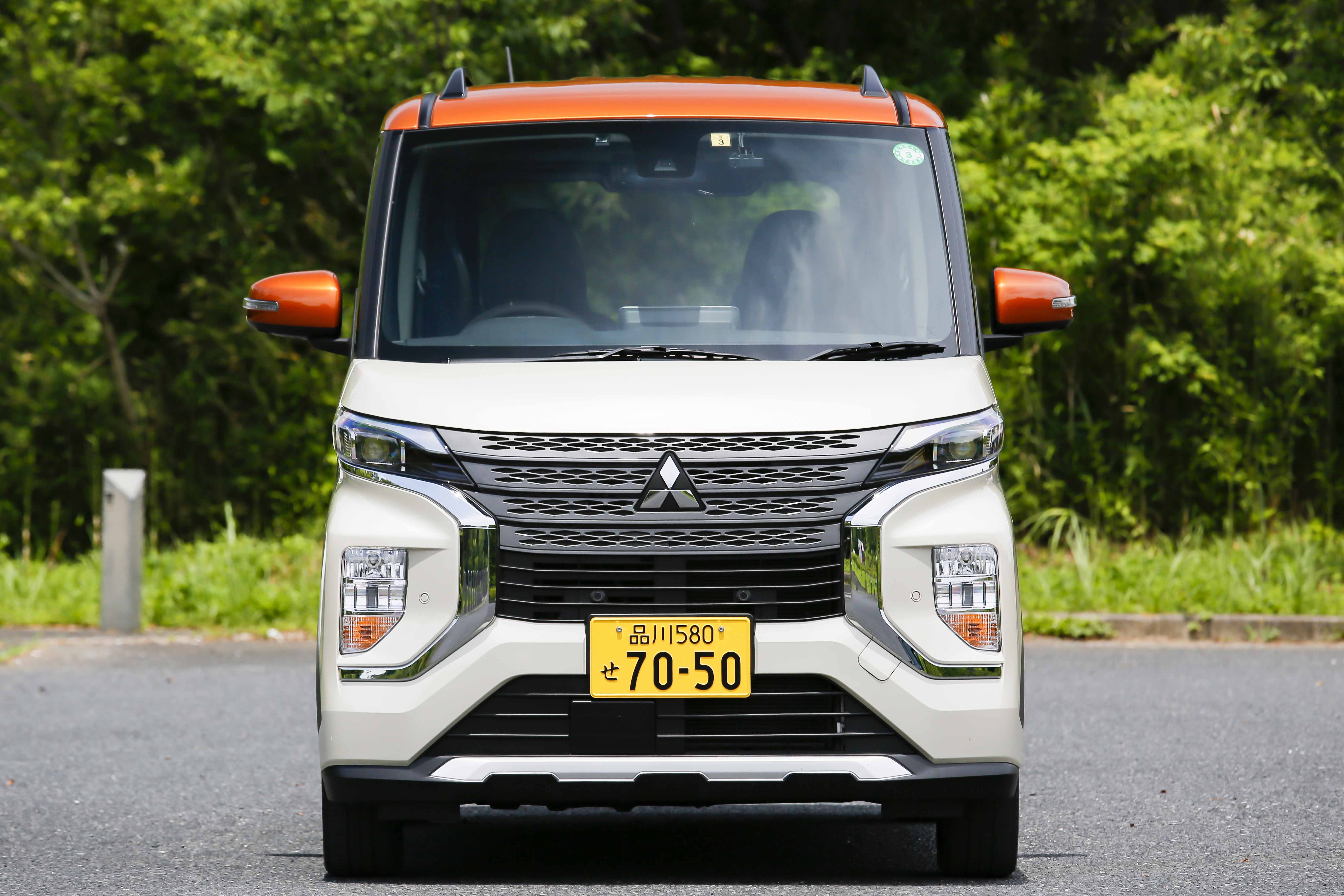 トレンドのSUVクロスオーバー的なイメージを与えるeKクロススペース