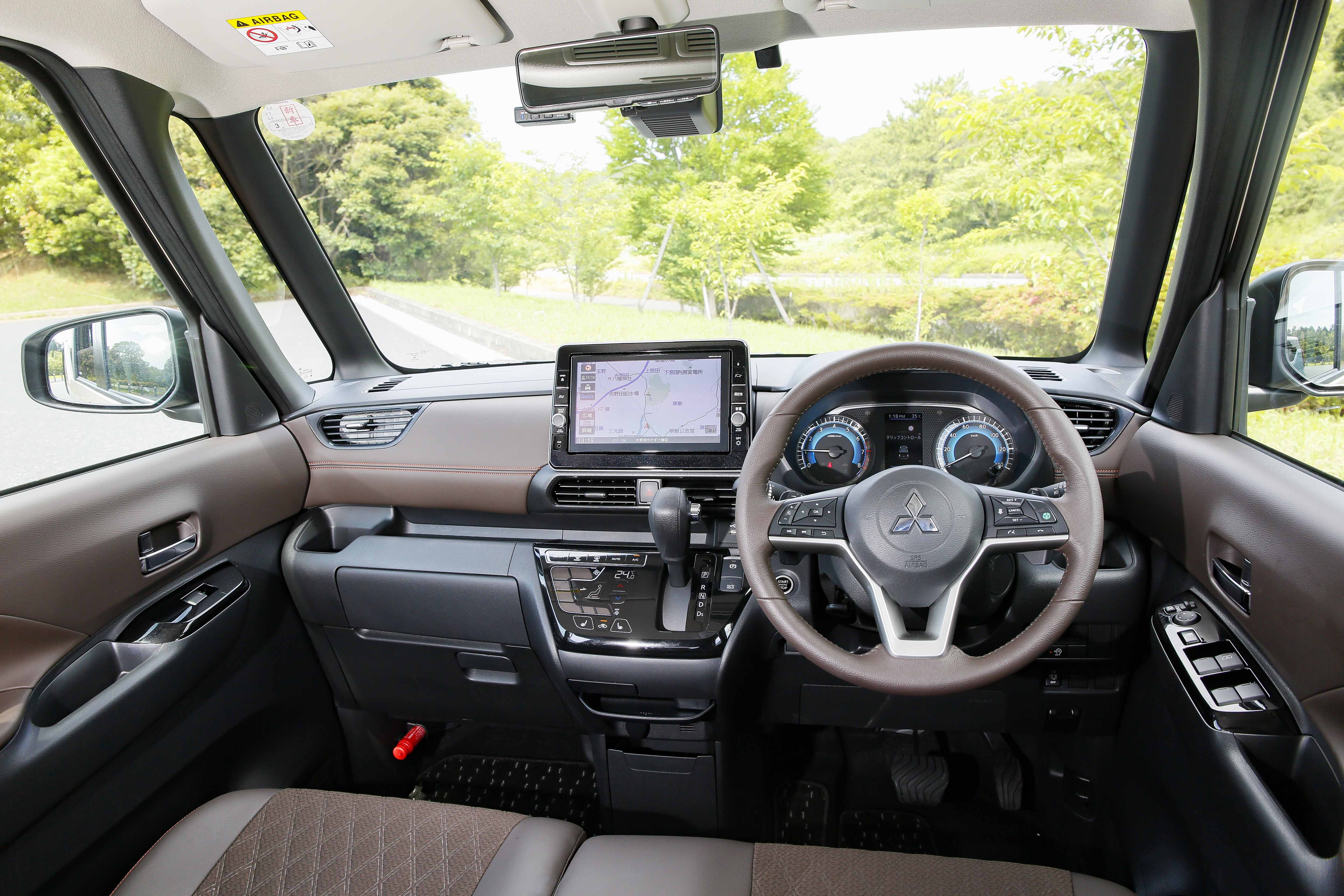 メーカーオプションの「プレミアムインテリアパッケージ」装着車