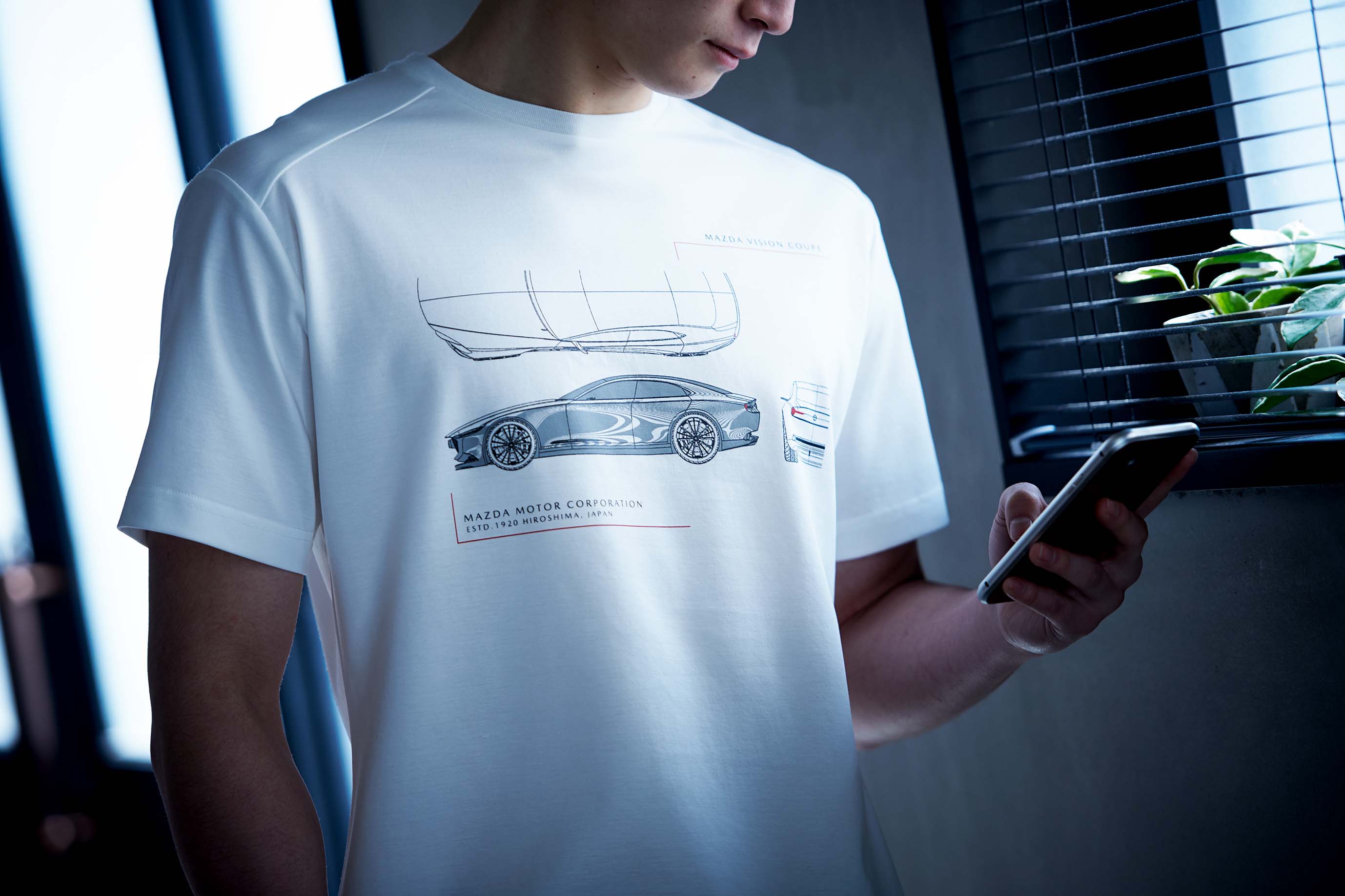 「100TH COLLECTION」は、Tシャツやタオル、マグカップなどの日常で使えるアイテムを中心に展開