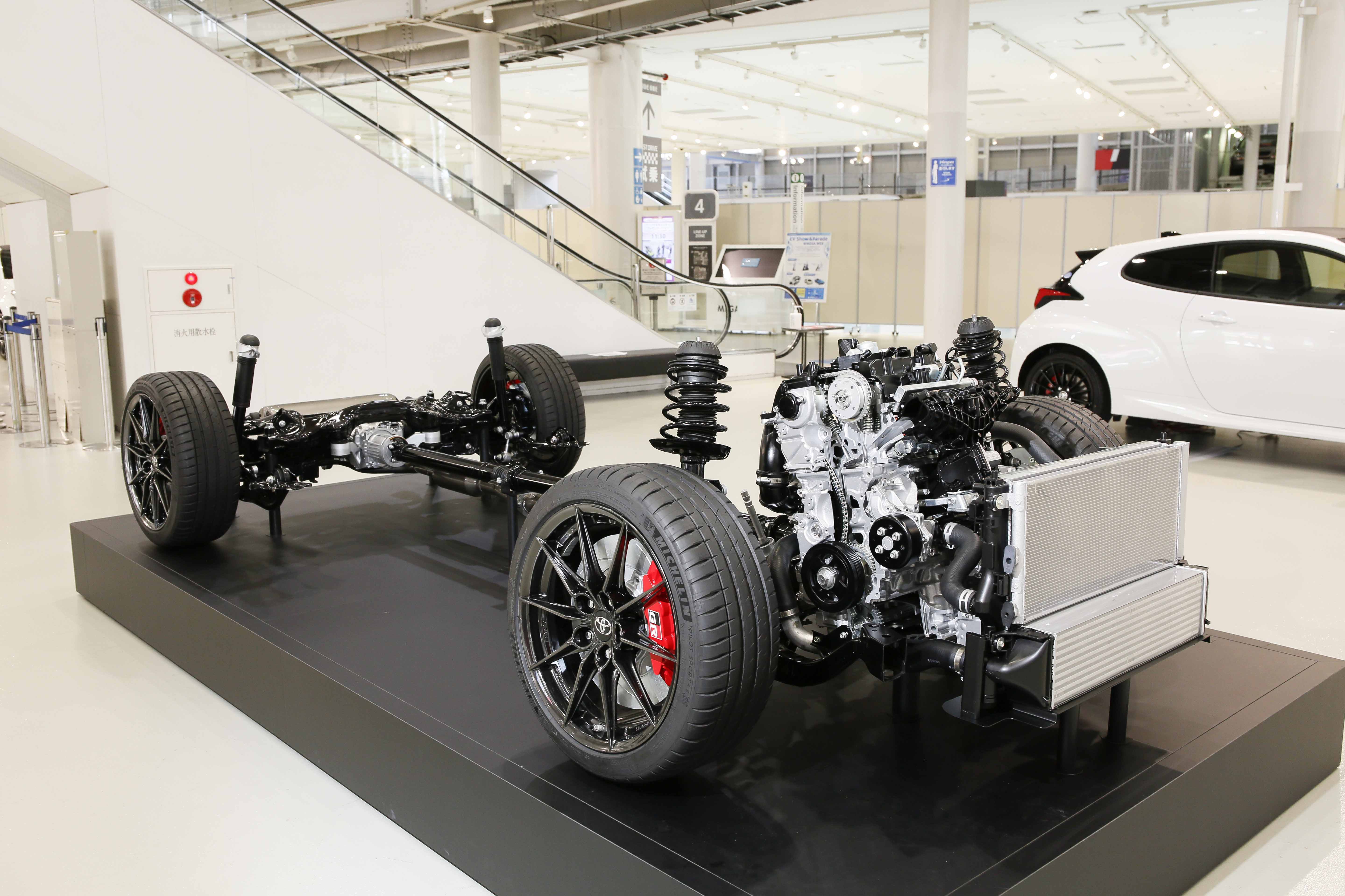 多板クラッチによる前後駆動力可変システムを採用したスポーツ4WDシステム「GR-FOUR」を搭載