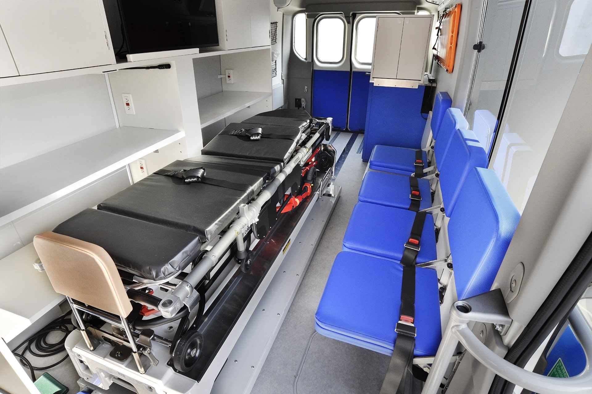 燃料電池医療車（内観）