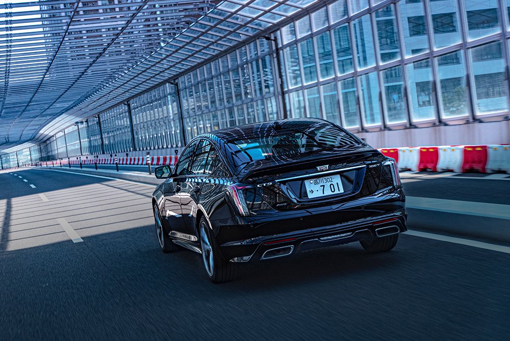 新型キャデラック CT5の走行イメージ