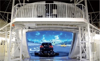ホンダによれば、インターフェース設計や想定シナリオにおけるドライバーの反応を見極めるために、シミュレーターを使った仮想環境での実験が欠かせなかったという