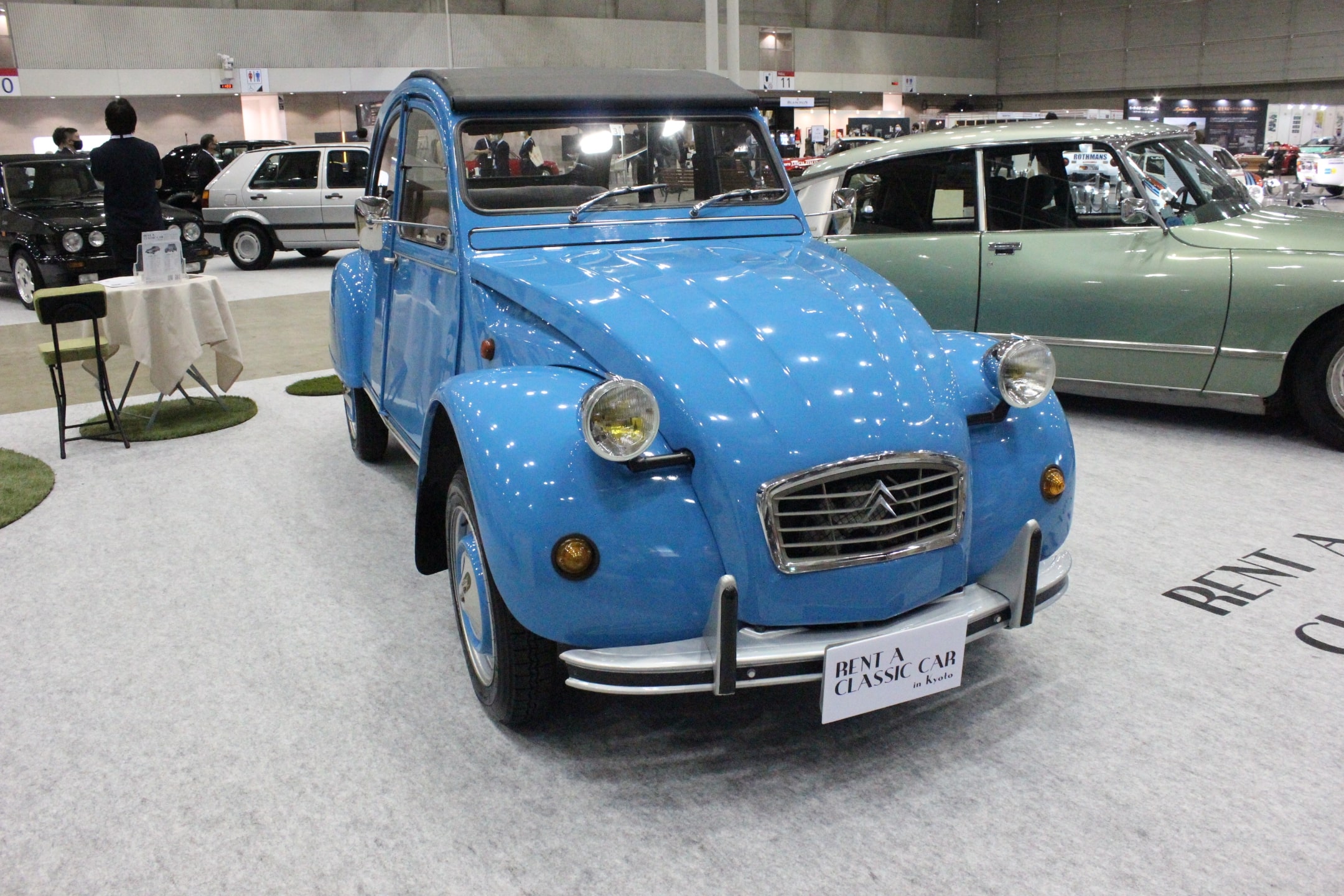 クラシックシトロエン 2CVの展示