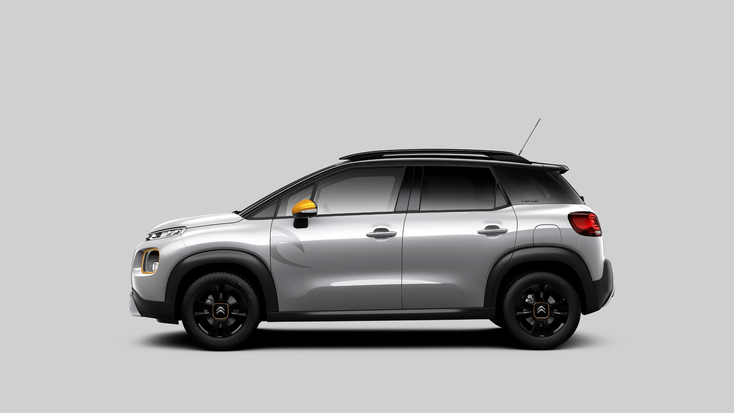 シトロエン　C3 エアクロス SUV サーフエディション・バイ・リップカール