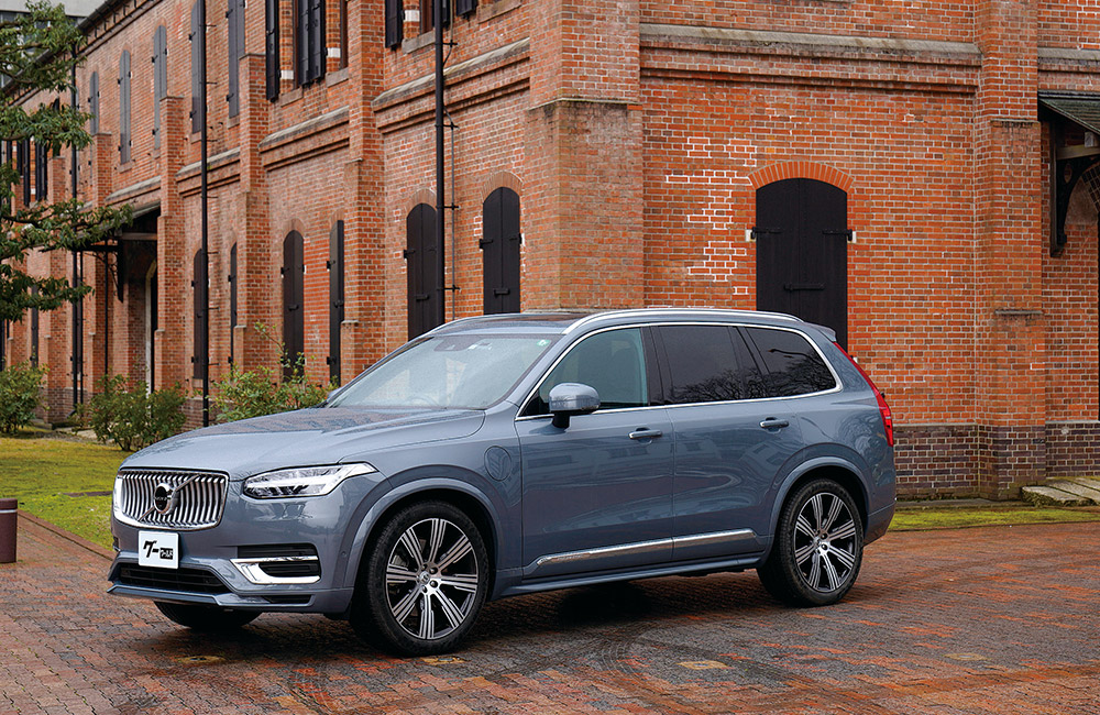 VOLVO XC90 Recharge plug-in hybridのフロントカット